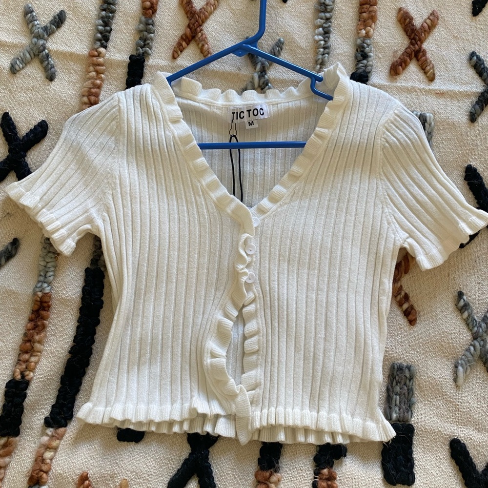 Ruffled Sweater Crop Top‎